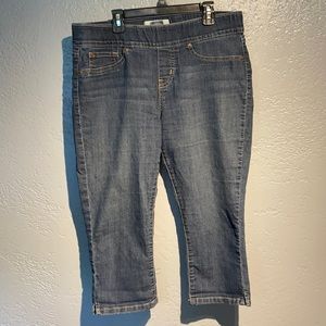 Levi’s Distressed Capris